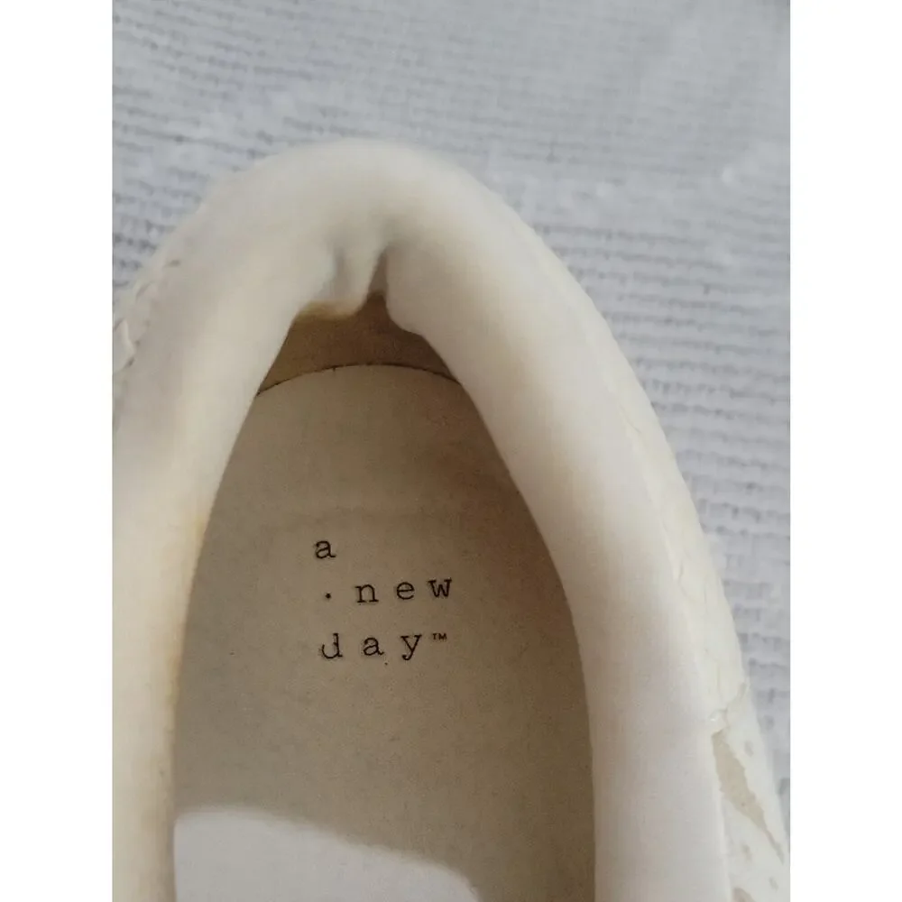 a new day Cream Leopard Accent Lace-Up Sneakers Women's Sz 10